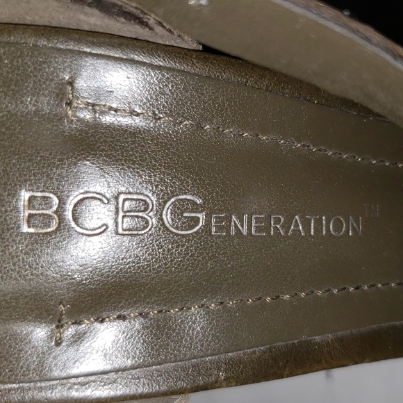 BCBG MaxAzria generation strap platform sandals . - Picture 3 of 4